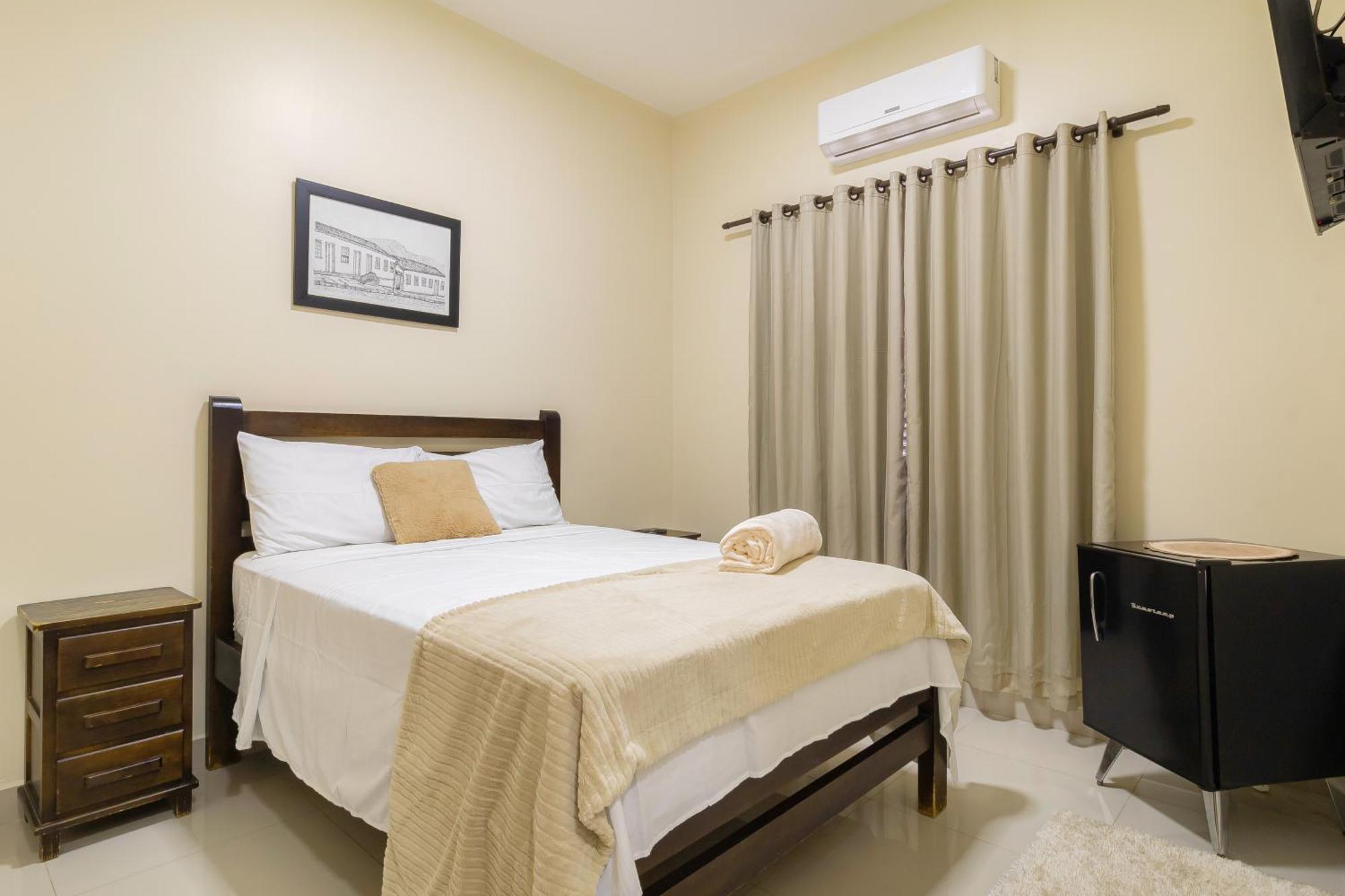 Hotel Meia Ponte *